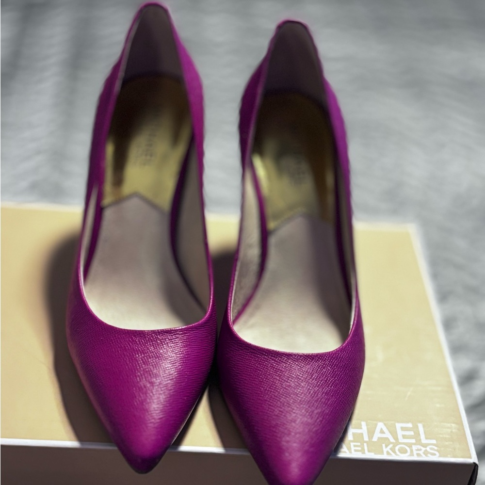 Michael Kors Fuschia heels size 7M - Picture 6 of 7